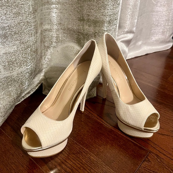 GUC ENZO ANGIOLINI Cream Peep Toe Textured Platform Pumps, SZ 6.5 M - Picture 9 of 9
